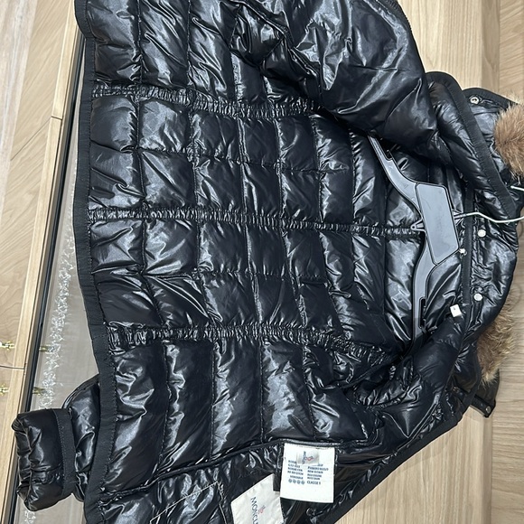 MONCLER. Short Slim fit Woman’s Jacket. Size 1 - Picture 4 of 6